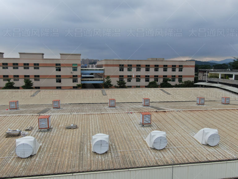 夏季炎熱，大型廠房通風(fēng)降溫設(shè)備怎么選擇呢？