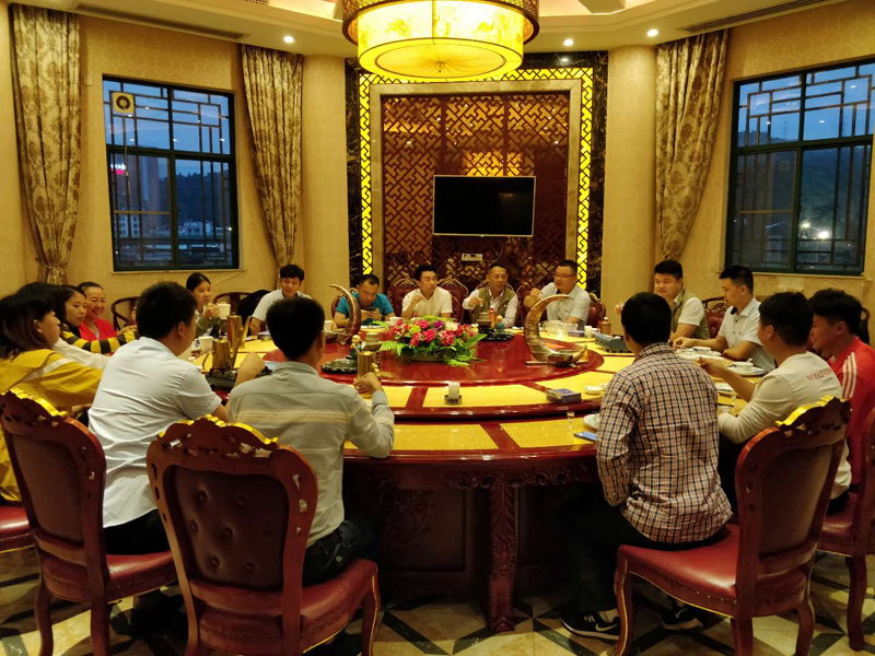 齊心協(xié)力，為公司的未來再創(chuàng)輝煌！