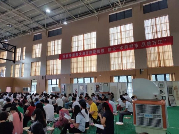 降溫通風(fēng)設(shè)備蒸發(fā)式冷風(fēng)王 移動(dòng)式環(huán)?？照{(diào)的作用