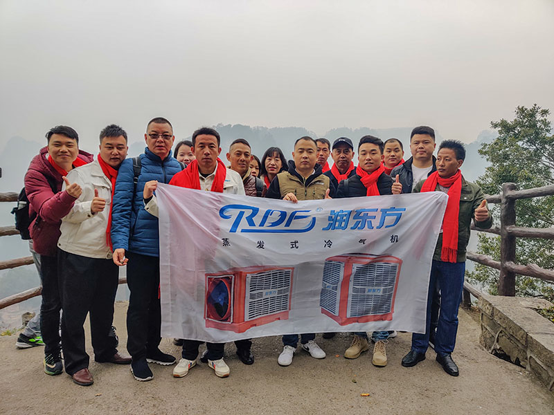 潤東方環(huán)?？照{(diào)團(tuán)隊(duì)出游