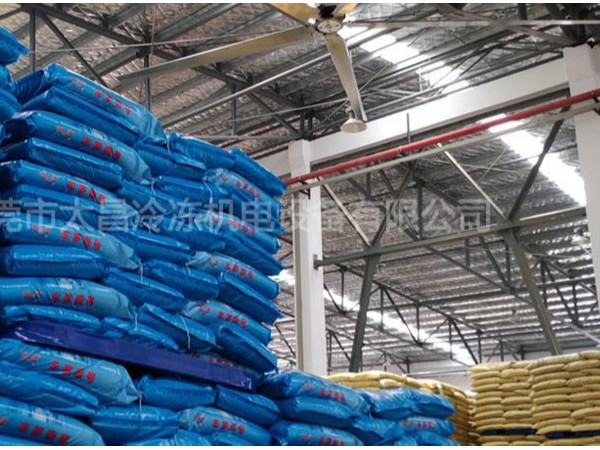 高大空間通風降溫一定要用工業(yè)大風扇,用了才知道效果這么好！